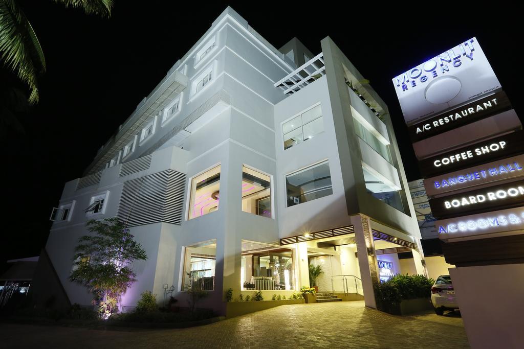 Hotel Moonlit Regency Thodupuzha Exteriér fotografie